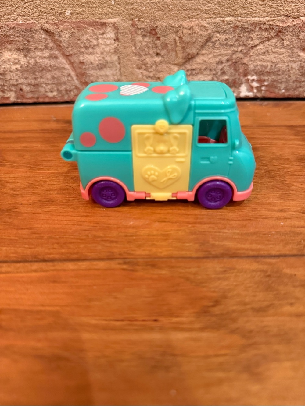 Polly Pocket Pollyville Pet Groomer vehicle